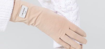 Бренд I Am Studio начал бесплатно добавлять к заказам тканевые перчатки