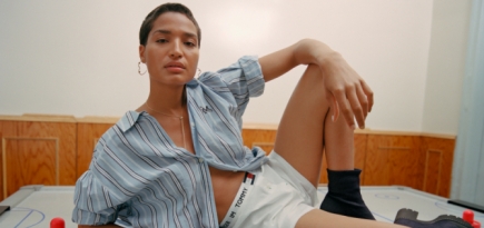 Tommy Hilfiger и Индия Мур выпустили агендерную капсульную коллекцию