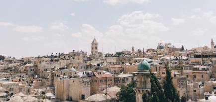 Власти Израиля разрешили въезд переболевшим или привитым от COVID-19 туристам