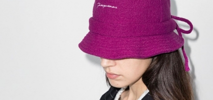 Jacquemus выпустил осеннюю панаму из шерсти цвета фуксии