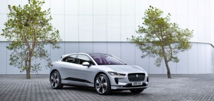 Jaguar представил обновленный полностью электрический кроссовер I-PACE