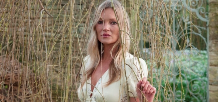 Кейт Мосс снялась в кампании Self-Portrait рядом со своим домом в Глостершире