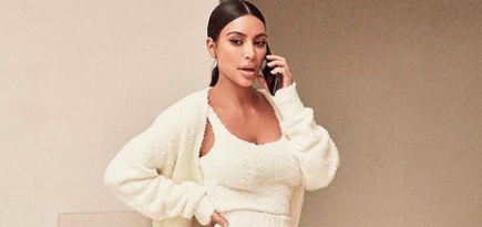Ким Кардашьян выпустила махровые халаты, топы и велосипедки