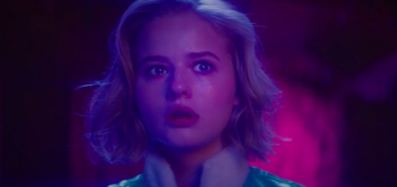 Александра Бортич играет Снегурочку в клипе Cream Soda «Комета»