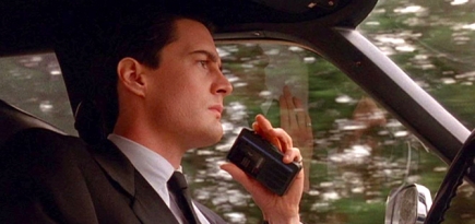 Кайл Маклахлен предлагает использовать кадры из «Твин Пикса» для видеозвонков в Zoom