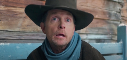 Майкл Джей Фокс вернулся к образу из «Назад в будущее» для клипа Lil Nas X «Holiday»