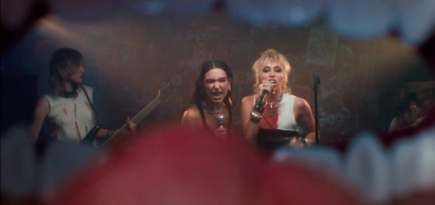 Майли Сайрус и Дуа Липа выпустили клип на совместный трек «Prisoner»