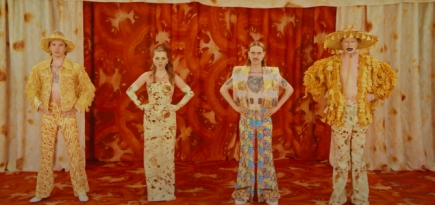 Участники Little Big наряжаются в фастфуд в клипе на трек «Tacos»