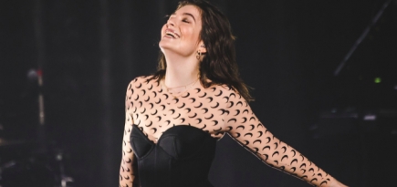 Лорд снова начала вести свой инстаграм-аккаунт с обзорами на луковые кольца