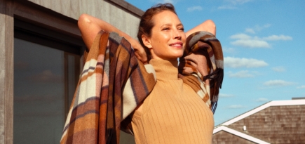 Кристи Тарлингтон представила новую капсульную коллекцию Loro Piana