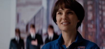 Натали Портман смотрит на Землю из космоса в новом трейлере фильма «Бледная синяя точка»