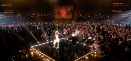 Мадонна выступила со своими голограммами на церемонии Billboard Music Awards