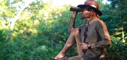 Марк Джейкобс показал образ для наблюдения за птицами на природе