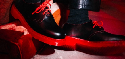 Dr. Martens выпустил ботинки с красной подошвой в коллаборации с маркой Clot