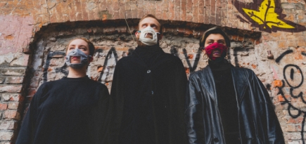 Художницы сделали «говорящие маски» для сотрудников сферы услуг