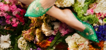 Y/Project и Melissa выпустили летние мюли, вдохновленные викторианскими вазами