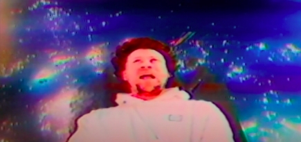 Группа Metronomy выпустила клип в стиле 1990-х на песню «The Light»