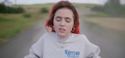 Вышел клип на совместную песню Mura Masa и Clairo «I Don’t Think I Can Do This Again»