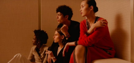 Модели едут в лифте на Луну в новой кампании Chanel