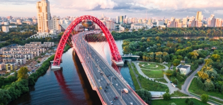 Власти Москвы все-таки разрешили гражданам сидеть на скамейках в парках