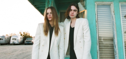 На MyTheresa появилась гендерно-нейтральная коллекция Saint Laurent