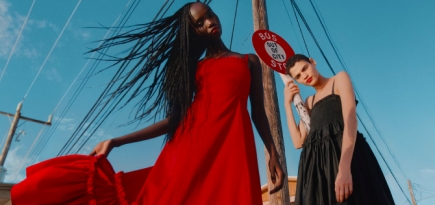 Net-a-Porter показал летний лукбук с капсулами Proenza Schouler, By Far и еще 37 брендов