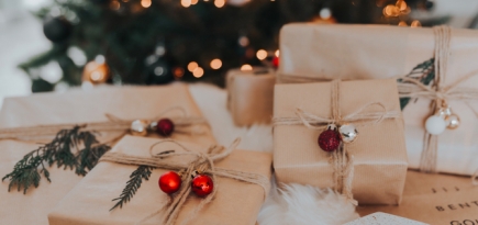 Путешествия и гаджеты: жители России рассказали о самых желанных новогодних подарках