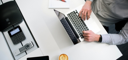 Власти России предложили организациям самостоятельно определять режим работы с 4 по 7 мая