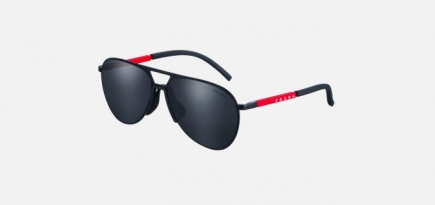 Prada представил новую коллекцию оптики Linea Rossa