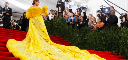 Рианна призналась, что она чувствовала себя клоуном в платье-омлете Guo Pei на Met Gala