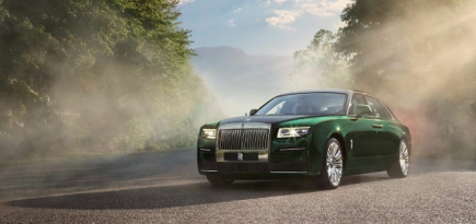 Rolls-Royce представил автомобиль Ghost Extended с дополнительным пространством заднего сиденья