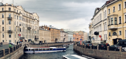 Власти Санкт-Петербурга ввели QR-коды для посещения ресторанов и торговых центров