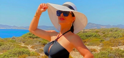 Сальма Хайек отметила 54-летие снимком в купальнике