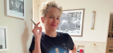 Шэрон Стоун сфотографировалась в футболке с культовым кадром из «Основного инстинкта»