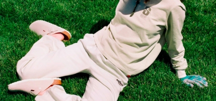 Birkenstock и Stussy выпустили клоги из вельвета