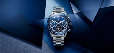TAG Heuer показал лимитированные часы Carrera 02T с синими деталями