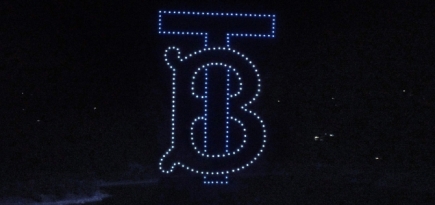 Burberry устроил перформанс с дронами в США