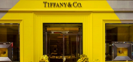 Tiffany & Co. открыл поп-ап по мотивам первоапрельской шутки со сменой фирменного цвета