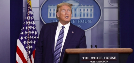 Дональд Трамп подписал указ о временном прекращении выдачи грин-карт