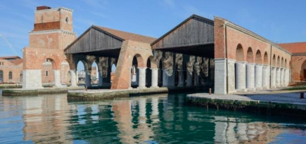 Valentino спонсировал театральный фестиваль Венецианской биеннале