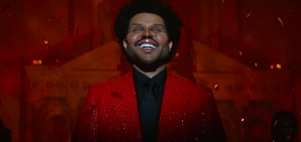 The Weeknd поет в ресторане с ботоксным лицом в клипе «Save Your Tears»