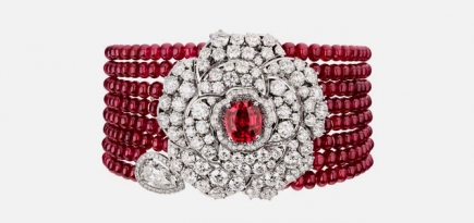 Украшения-камелии в новой ювелирной коллекции Chanel