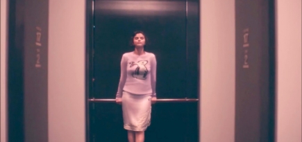 Селена Гомес сыграла сотрудницу офиса Coach в новом видео бренда