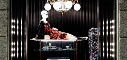 Кабинет редкостей: праздничные витрины Prada