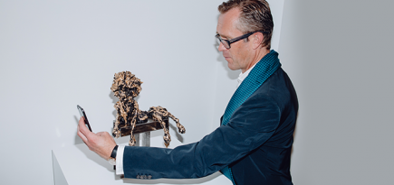 Почему силовики скоро начнут покупать современное искусство? Объясняет Саймон Рис, арт-директор Cosmoscow