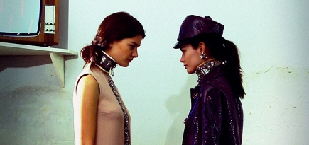 Девушки на грани нервного срыва в ролике Dsquared2