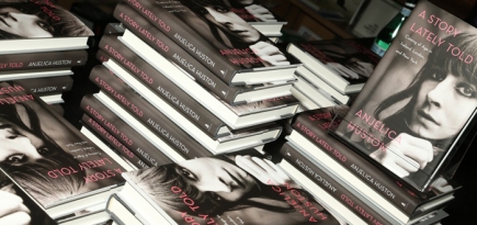 Анжелика Хьюстон написала книгу