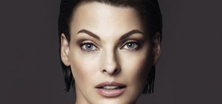 Линда Евангелиста стала лицом тонального средства Dolce & Gabbana