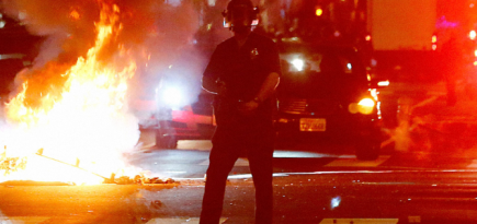 В Лондоне при разгоне незаконной вечеринки пострадали полицейские