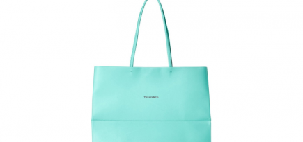 Tiffany & Co выпускает свой подарочный пакет в виде кожаной сумки